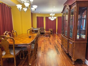 Dining - Spacious, Accessible Hillsboro Retreat – Deck, Grill & Family-Friendly Comfort (Hillsboro)