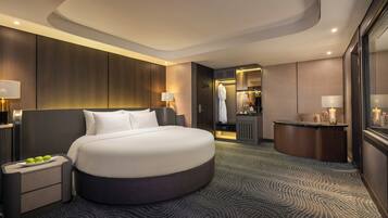 Executive Suite Sea View with Private Balcony | Minibar, desk, free WiFi, wheelchair access
