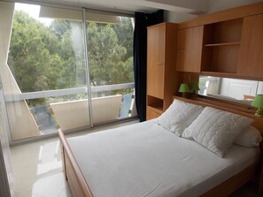 2 habitaciones, tabla de planchar con plancha y wifi 