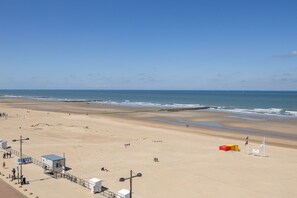 Una spiaggia nelle vicinanze
