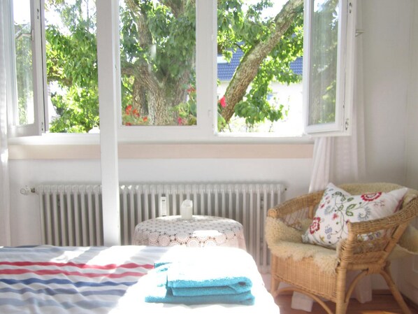 1 bedroom, iron/ironing board, WiFi, bed sheets - Apartment Am Birnbaum, 25 sqm, 1 living/sleeping room, max. 4 people (Reutlingen)