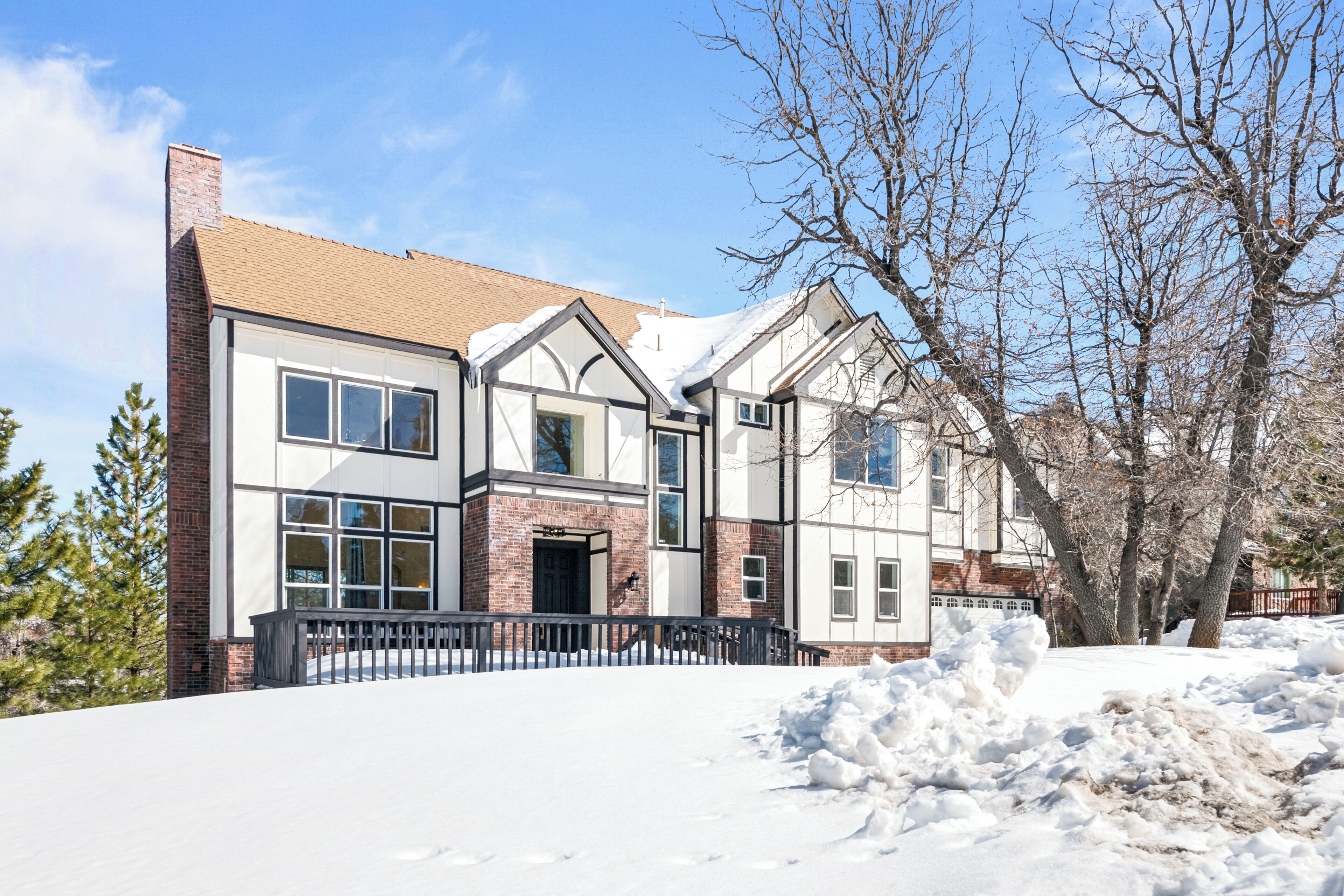 Vista frontal de la propiedad