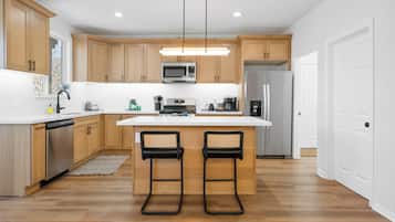 Electric kettle, toaster
