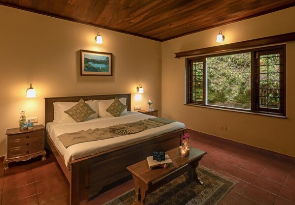 Quarto superior | Cofres nos quartos, ferros/tábuas de passar roupa, Wi-Fi de cortesia