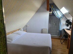 2 quartos, ferros/tábuas de passar roupa, Wi-Fi, roupa de cama