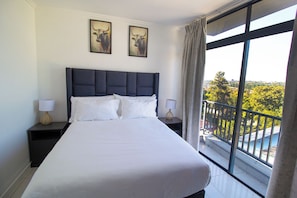 2 bedrooms, iron/ironing board, WiFi, bed sheets - 2BR-2BA - Rivonia Residence 1 (Sandton)