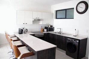 Mikrobølgeovn, ovn og kokeplater