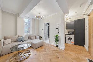Classic Apartment, City View | Living area - Cambridge Court Central Flats (London)