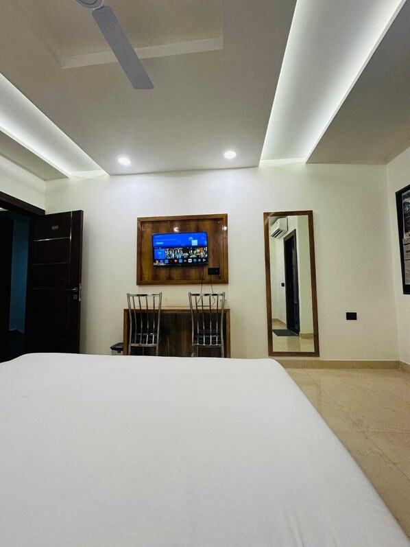 Deluxe Double Room, City View | Desk, laptop workspace, iron/ironing board, free WiFi