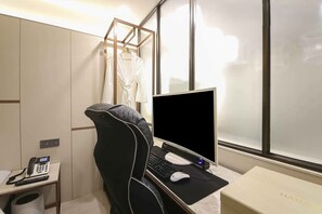 Standard 1PC Room | Escritorio, espacio para trabajar con un portátil, wifi gratis