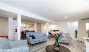 Smart TV, fireplace