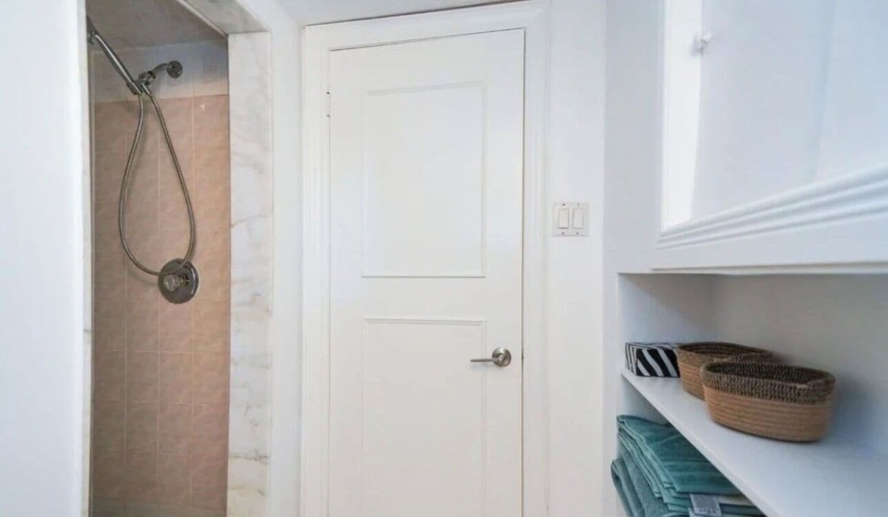 Hårtørrer, håndklæder, Sæbe, Toiletpapir