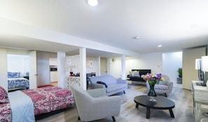 Smart TV, fireplace