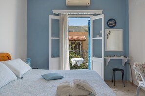 1 bedroom, WiFi, bed sheets - Apartment 'Studio 1' with Mountain View, Wi-Fi and Air Conditioning (Kalymnos)