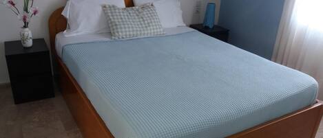 1 bedroom, WiFi, bed sheets