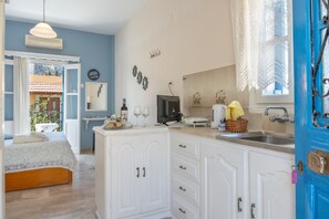 1 bedroom, WiFi, bed sheets - Apartment 'Studio 1' with Mountain View, Wi-Fi and Air Conditioning (Kalymnos)