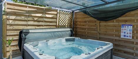 Baignoire à remous extérieure