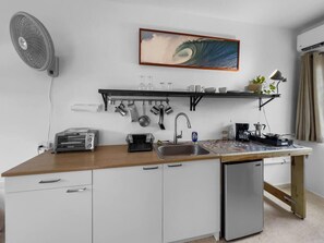 Fridge, microwave, stovetop, coffee/tea maker - Peaceful Studio by the Ocean in Camuy (Camuy)