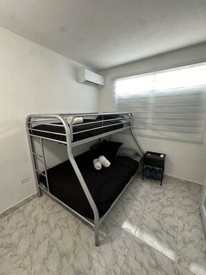 2 slaapkamers, een bureau, gratis wifi, beddengoed