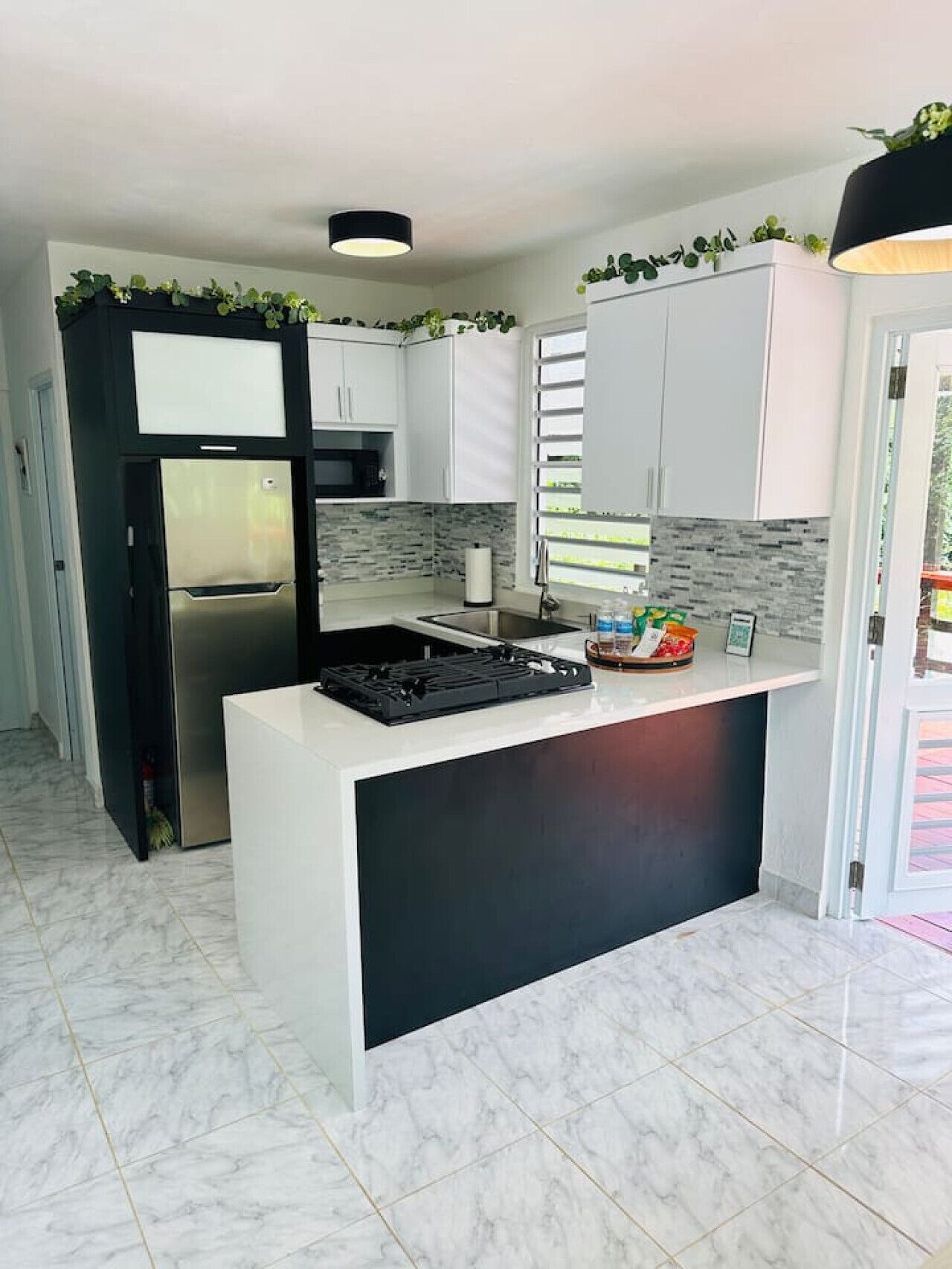 Fridge, microwave, stovetop, coffee/tea maker