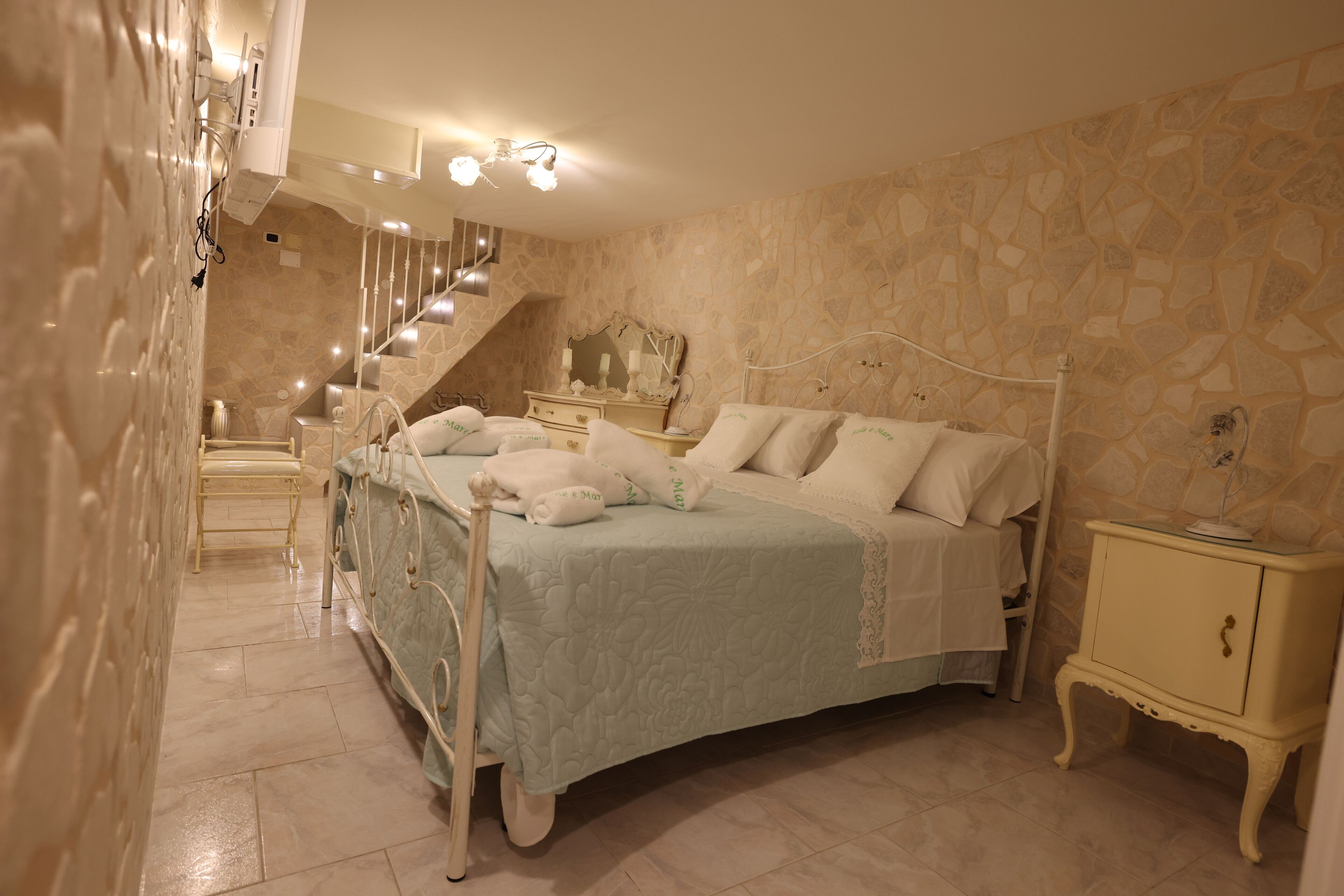 1 Schlafzimmer, Zimmersafe, Schreibtisch, Bügeleisen/Bügelbrett