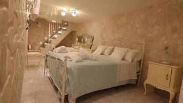 1 Schlafzimmer, Zimmersafe, Schreibtisch, Bügeleisen/Bügelbrett