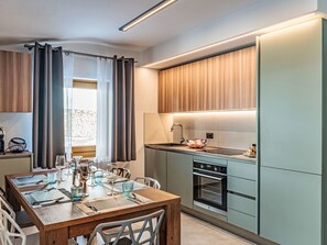 Réfrigérateur, micro-ondes, four, lave-vaisselle