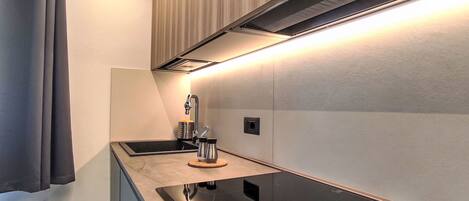 Kühlschrank, Mikrowelle, Ofen, Geschirrspüler