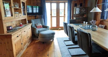 Chalet 'Near Marktbreit' with Private Terrace, Private Garden and Wi-Fi