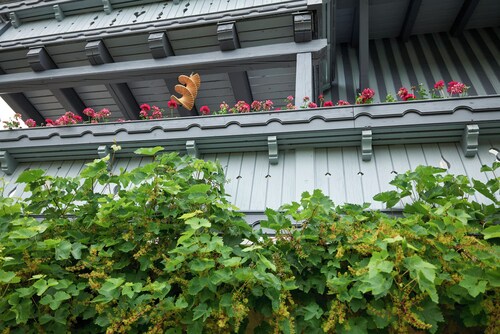 Chalet 'Near Marktbreit' with Private Terrace, Private Garden and Wi-Fi