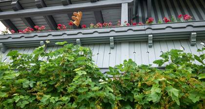 Chalet 'Near Marktbreit' with Private Terrace, Private Garden and Wi-Fi