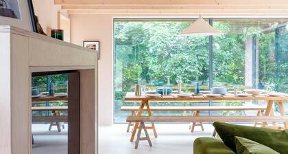 Architect's Treetop Retreat Near Beaches, 5 Bed, Infrared Sauna, Cinema & More