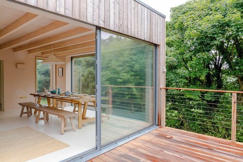 Architect's Treetop Retreat Near Beaches, 5 Bed, Infrared Sauna, Cinema & More