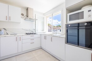 Fridge, microwave, oven, coffee/tea maker