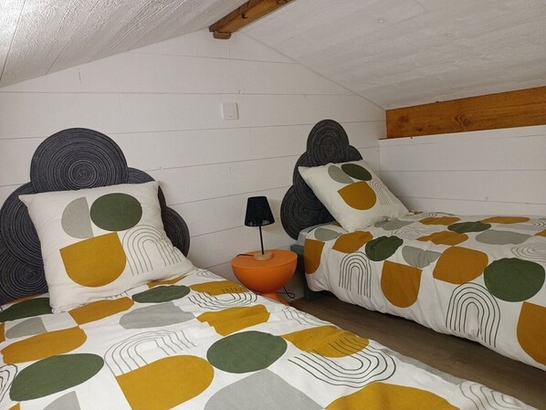 WiFi, bed sheets