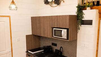 Fridge, microwave, stovetop, coffee/tea maker