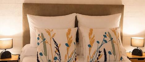 2 bedrooms, travel crib, free WiFi, bed sheets
