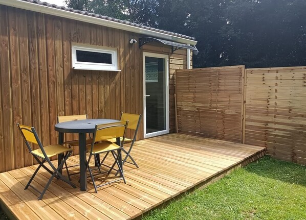 Outdoor dining - Gîte Hydra Charme & Nature for 4 People near Honfleur (CONTEVILLE)