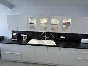 Fridge, microwave, oven, coffee/tea maker