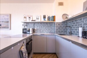 Fridge, oven, stovetop, coffee/tea maker - Valras-Plage Beachfront Apartment: Sea Views & Balcony! (Valras-Plage)