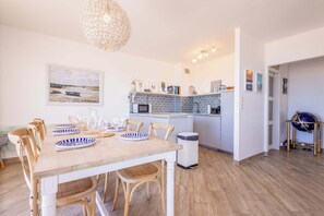 Dining - Valras-Plage Beachfront Apartment: Sea Views & Balcony! (Valras-Plage)