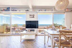 Dining - Valras-Plage Beachfront Apartment: Sea Views & Balcony! (Valras-Plage)