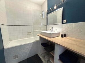 Douche, serviettes fournies