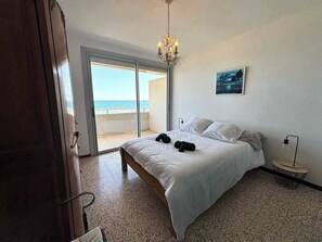 1 bedroom, bed sheets