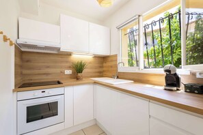Fridge, microwave, oven, coffee/tea maker
