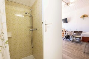 Shower, free toiletries, hair dryer, towels