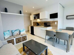 Interior - Modern Studio with Private Garden in Valras-Plage (Valras-Plage)