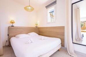 Iron/ironing board, travel cot, WiFi, bed sheets - Modern Studio with Private Garden in Valras-Plage (Valras-Plage)