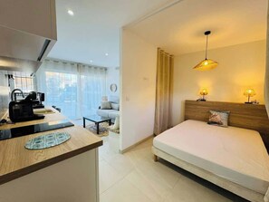 Iron/ironing board, travel crib, WiFi, bed sheets