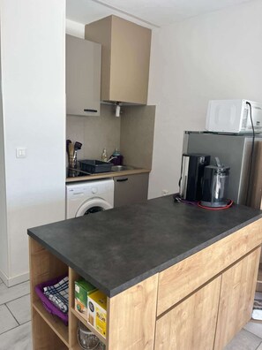 Fridge, microwave, stovetop, coffee/tea maker